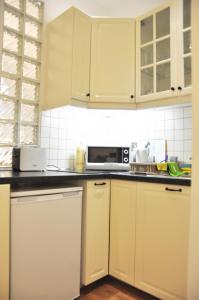 Kuchyňa alebo kuchynka v ubytovaní Tenczyńska 4 by Homeprime