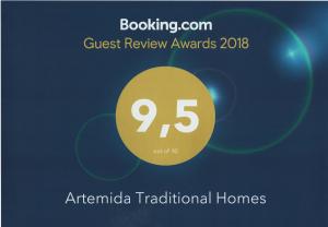 una señal que lee premios de revisión de búsquedas en casas tradicionales articidas en Artemida Traditional Homes BY APOKORONAS-VILLAS, en Kókkinon Khoríon