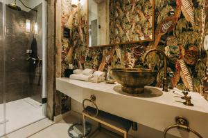 a bathroom with a sink and a shower at Torel 1884 Suites & Apartments in Porto