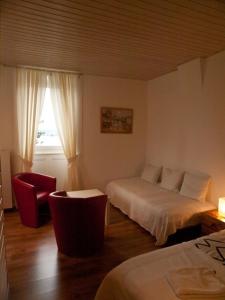 Postel nebo postele na pokoji v ubytování Hôtel Garni Villa Carmen + 13 fotografií