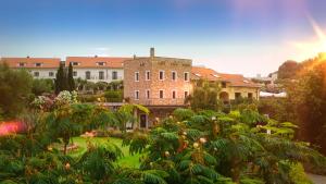O grădină în afara Castellaro Golf Resort