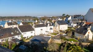 an aerial view of a small town with houses at Les Bains de Mer Riviera Bretonne in Bénodet