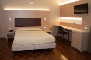 Postel nebo postele na pokoji v ubytování HOTEL BUCA DI BACCO