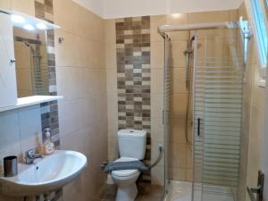 Koupelna v ubytování Dimitriou Rooms