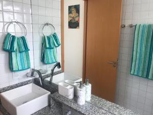 Koupelna v ubytování Flat Excelente em Porto de Galinhas PALM VILLAGE ACQUA frente para as piscinas