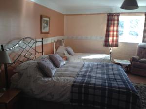 a bedroom with two beds and a window at Westcourt Farm in Shorwell