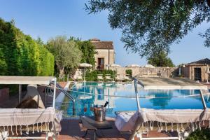 Bazén v ubytování Hotel Villa Favorita nebo v jeho okolí