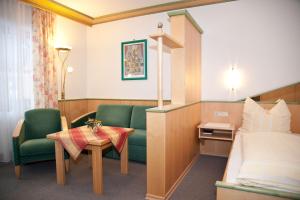 Postel nebo postele na pokoji v ubytování Wellness- und Wohlfühlhotel Waldeck