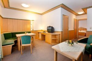 Posezení v ubytování Wellness- und Wohlfühlhotel Waldeck