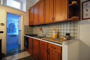 Η κουζίνα ή μικρή κουζίνα στο Appartamento in Via Vittorio Emanuele 34