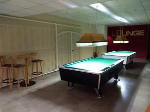 Biliár nebo kulečník v ubytování Apartmenthotel Hohegeiß Kasing MIT FREIEM WLAN und Schwimmbad