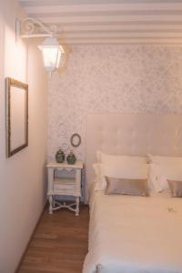 Postel nebo postele na pokoji v ubytování Klanjscek Wine&Stay