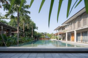 a swimming pool in the middle of a building at SUNKISS in Bangkok Noi