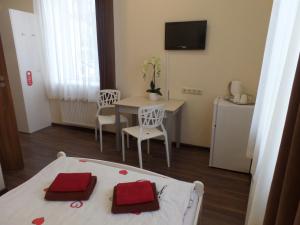 TV a/nebo společenská místnost v ubytování Happy Hotel