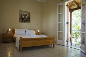 a bedroom with a bed in a room with a window at Kantouni Apartments in Svoronata