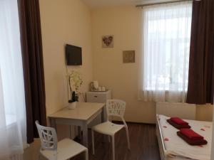 TV a/nebo společenská místnost v ubytování Happy Hotel