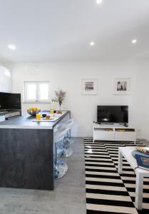 Televízia a/alebo spoločenská miestnosť v ubytovaní I.P.S. Apartment