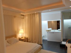 a bedroom with a bed and a bathroom with a sink at São Gonçalo - Alojamento in Azeitao +31 photos
