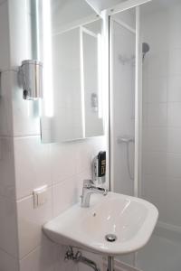 Koupelna v ubytování Hotel Edel Weiss
