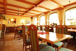 Restaurace v ubytování Gasthof Weißes Rössl