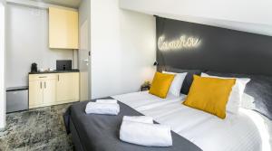 Posteľ alebo postele v izbe v ubytovaní Camera Apartments