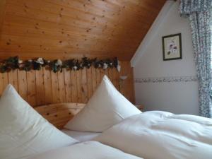 Afbeelding uit fotogalerij van Alte Weinstuben Steinfelder Hof Garni in Ellenz-Poltersdorf +26 foto's