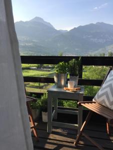 a table and chairs on a balcony with mountains at Residence Gemma in Riva del Garda