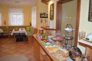 Jedlo v ubytovaní bed & breakfast alebo blízkom okolí