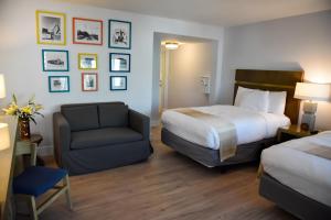 Postel nebo postele na pokoji v ubytování Sunset Inn