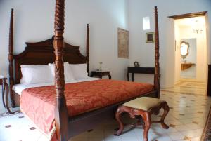 Ένα ή περισσότερα κρεβάτια σε δωμάτιο στο Alfiz Hotel