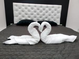 Posteľ alebo postele v izbe v ubytovaní Royal Apartment in City Centre + 33 fotografií