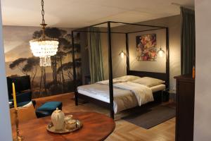 Un pat sau paturi într-o cameră la Schönes Appartement mit Gartenblick
