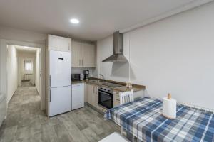 Kuchyňa alebo kuchynka v ubytovaní Apartamentos Turísticos el Pontón