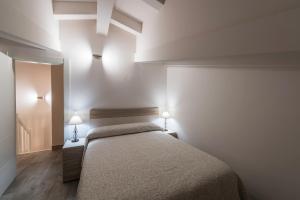 Posteľ alebo postele v izbe v ubytovaní Apartamentos Turísticos el Pontón