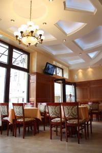 A restaurant or other place to eat at Garni Hotel Beograd