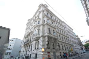 The building in which a vendégházakat is located