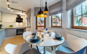 Kuchyňa alebo kuchynka v ubytovaní Wonder Home - Apartamenty w zielonej okolicy, blisko centrum Karpacza