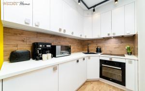 Kuchyňa alebo kuchynka v ubytovaní Wonder Home - Apartamenty w zielonej okolicy, blisko centrum Karpacza
