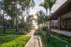 a path through a resort with palm trees at Banana Fan Sea Resort - SHA Extra Plus Certified in Chaweng