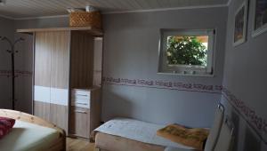 a bedroom with a bed and a window at Ferienwohnung Ott in Beerheide