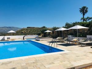 The swimming pool at or close to Tenuta Carabollace