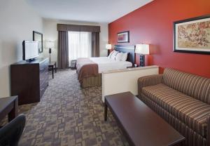 Μια τηλεόραση ή/και κέντρο ψυχαγωγίας στο Holiday Inn Lincoln Southwest by IHG
