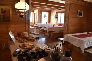 a room with several tables in a log cabin at Männikkölän Pirtti in Nurmes