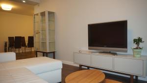 a living room with a flat screen tv on a cabinet at Apartamento Vía Romana XIX in Lugo