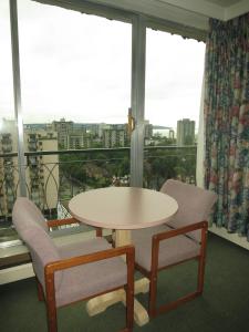 Gallery image of Tropicana Suite Hotel in Vancouver