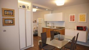 Kuchyň nebo kuchyňský kout v ubytování Apartamento Vía Romana XIX