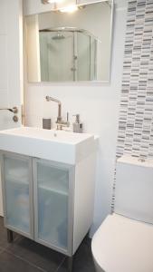 Koupelna v ubytování Apartamento Vía Romana XIX + 18 fotografií