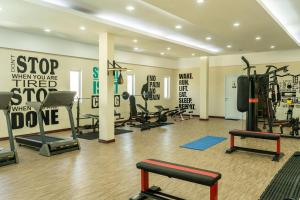 Posilňovňa alebo fitness centrum v ubytovaní Hokkie Hotel Punggur Batam