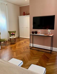 TV a/nebo společenská místnost v ubytování Palazzina Mori - Luxury B&B