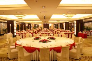 华芳金陵国际酒店餐厅或其他用餐的地方